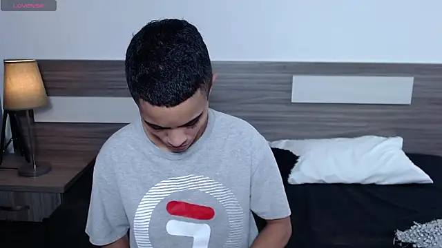 Liiamthompson online show from November 5, 11:26 am