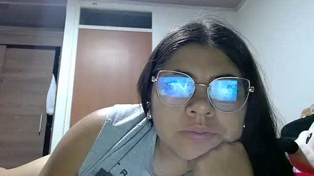 viccky vick online show from October 13, 3:31 am