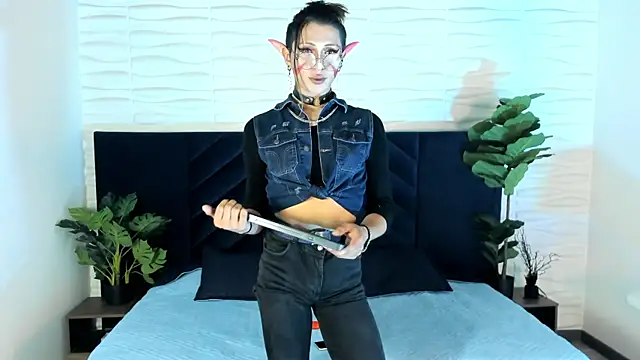 Alexa vandercloude online show from October 25, 8:05 pm