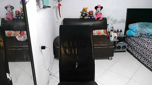 Snapshot of alexandraluv chatting on October 5, 9:53 pm alexandraluv online show from October 5, 9:53 pm