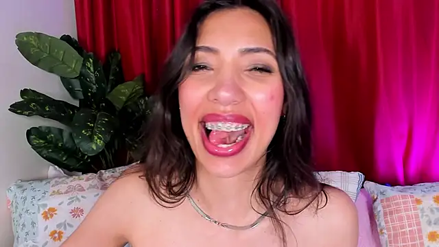 Miss veronicaa2 online show from December 17, 1:26 pm