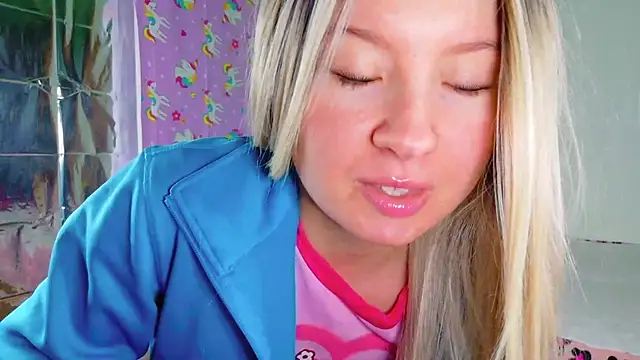 Snapshot of TwerkingCheerleader chatting on October 19, 8:22 pm TwerkingCheerleader online show from October 19, 8:22 pm