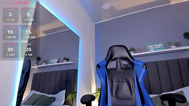 Snapshot of alessia_leroy chatting on October 2, 8:47 pm alessia leroy online show from October 2, 8:47 pm