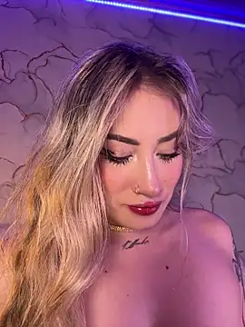 Lally Valencia   online show from February 11, 10:17 am