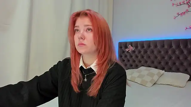 Ella Mayers online show from October 9, 12:31 pm