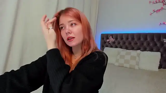 Ella Mayers online show from October 18, 12:52 pm