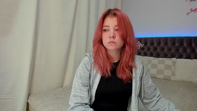 Ella Mayers online show from October 29, 1:26 pm