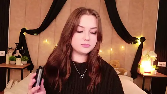 Kendra Parlow online show from October 5, 8:36 pm