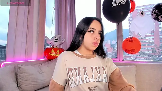 Daphne chers online show from October 31, 2:21 pm