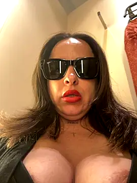 Snapshot of laarti chatting on October 1, 4:23 pm laarti online show from October 1, 4:23 pm