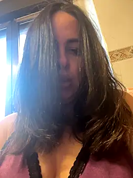 laarti online show from November 16, 3:45 pm