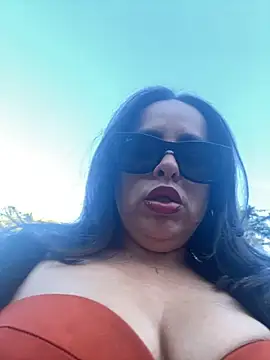 Snapshot of laarti chatting on October 2, 4:34 pm laarti online show from October 2, 4:34 pm