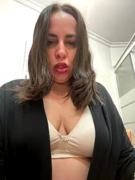 Snapshot of laarti chatting on October 18, 11:28 pm laarti online show from October 18, 11:28 pm