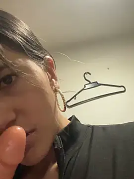 Snapshot of Andrea18_blonde chatting on October 22, 2:44 pm Andrea18 blonde online show from October 22, 2:44 pm