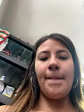 Snapshot of Andrea18_blonde chatting on October 13, 2:53 pm Andrea18 blonde online show from October 13, 2:53 pm