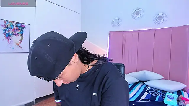 Snapshot of Liiam_smith_ chatting on October 24, 1:29 pm Liiam smith  online show from October 24, 1:29 pm