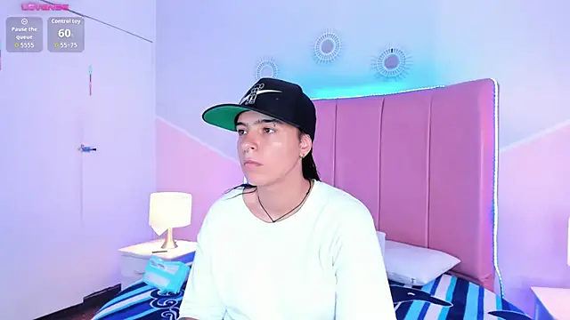 Snapshot of Liiam_smith_ chatting on September 25, 4:17 pm Liiam smith  online show from September 25, 4:17 pm