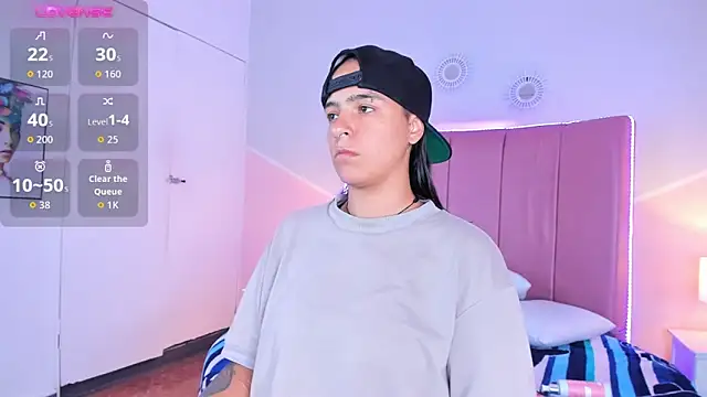 Snapshot of Liiam_smith_ chatting on October 17, 1:47 pm Liiam smith  online show from October 17, 1:47 pm