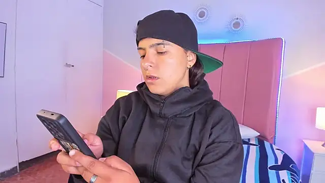 Snapshot of Liiam_smith_ chatting on October 13, 1:25 pm Liiam smith  online show from October 13, 1:25 pm