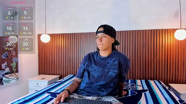 Snapshot of Liiam_smith_ chatting on October 2, 7:19 pm Liiam smith  online show from October 2, 7:19 pm