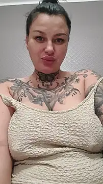 CannabisQueenn online show from October 12, 8:00 pm