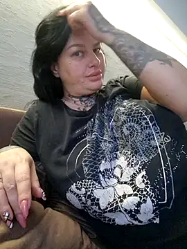 CannabisQueenn online show from November 17, 7:31 am