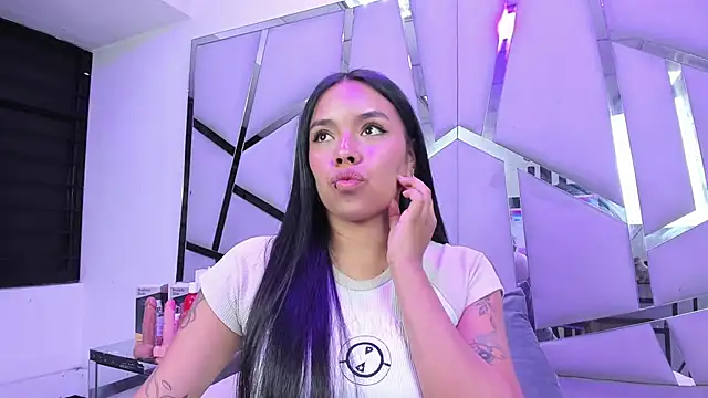 ZoeWan69 online show from February 9, 2:19 pm