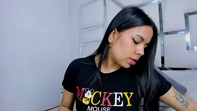 Snapshot of ZoeWan69 chatting on October 7, 1:59 pm ZoeWan69 online show from October 7, 1:59 pm