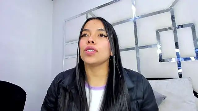 Snapshot of ZoeWan69 chatting on October 27, 12:44 pm ZoeWan69 online show from October 27, 12:44 pm