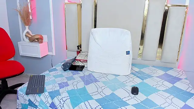 Snapshot of emmysandoval chatting on October 6, 1:17 pm emmysandoval online show from October 6, 1:17 pm