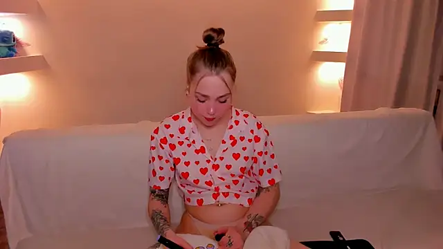 Snapshot of YourMegan chatting on October 24, 9:00 pm YourMegan online show from October 24, 9:00 pm