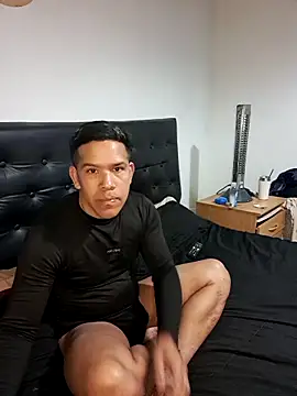 liamlara online show from October 2, 3:44 am