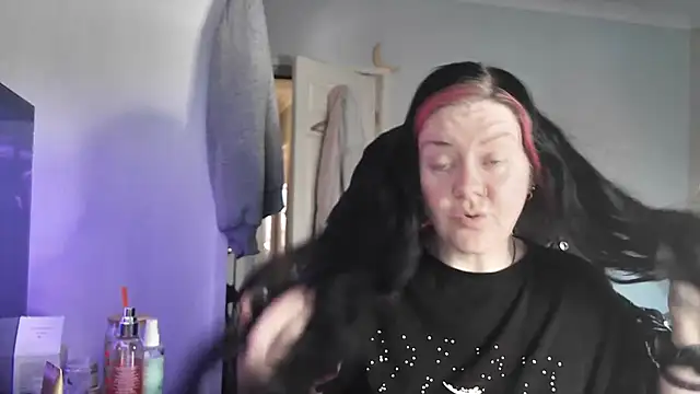 AureliaXOX online show from November 12, 8:45 am