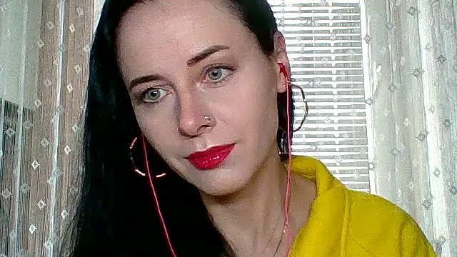 Snapshot of LuminousLady chatting on October 24, 7:26 am LuminousLady online show from October 24, 7:26 am