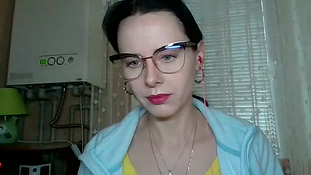 Snapshot of LuminousLady chatting on October 9, 7:23 am LuminousLady online show from October 9, 7:23 am