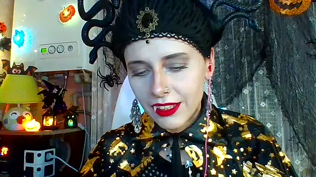 Snapshot of LuminousLady chatting on October 31, 6:23 pm LuminousLady online show from October 31, 6:23 pm