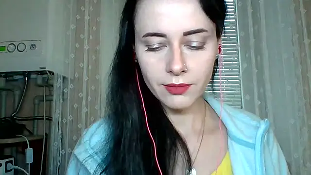 Snapshot of LuminousLady chatting on October 20, 6:27 am LuminousLady online show from October 20, 6:27 am