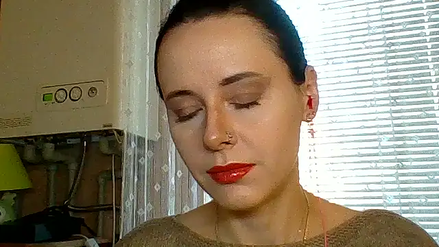 Snapshot of LuminousLady chatting on October 30, 10:27 am LuminousLady online show from October 30, 10:27 am