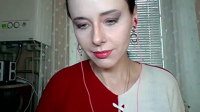 Snapshot of LuminousLady chatting on October 2, 7:24 am LuminousLady online show from October 2, 7:24 am