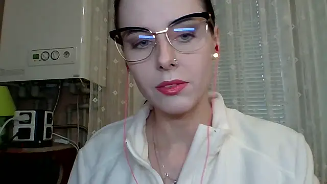 Snapshot of LuminousLady chatting on October 5, 1:27 pm LuminousLady online show from October 5, 1:27 pm