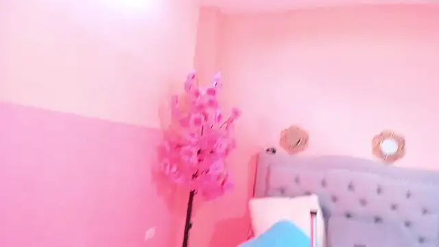 littletammy4u  online show from December 19, 12:52 pm