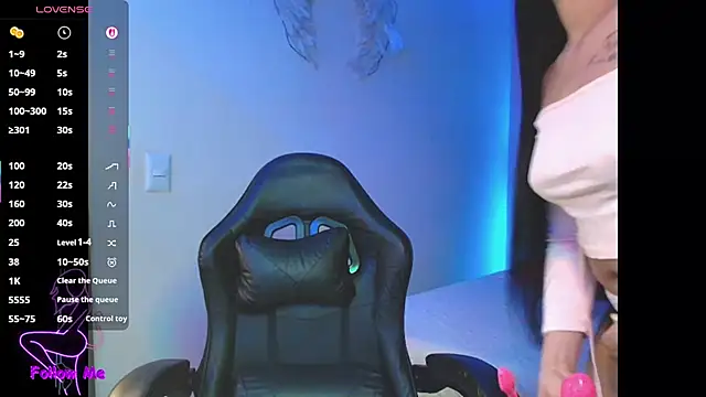 Snapshot of SallyWhitee chatting on October 5, 4:39 am SallyWhitee online show from October 5, 4:39 am