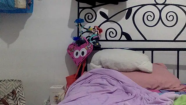 sharonlopez9611 online show from February 23, 3:40 am