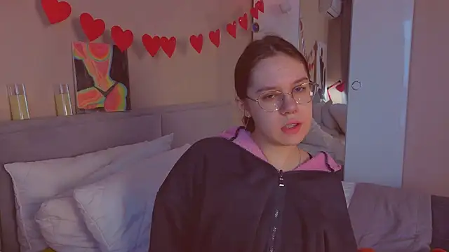 Mia Luw online show from March 20, 4:50 am