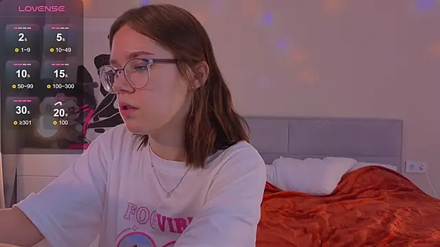 Snapshot of Mia_Luw chatting on October 14, 5:21 am Mia Luw online show from October 14, 5:21 am