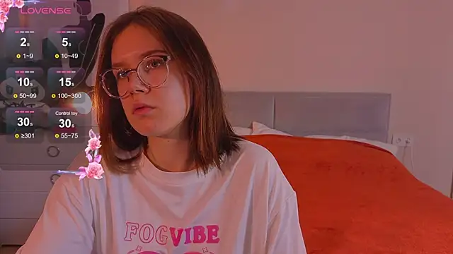 Snapshot of Mia_Luw chatting on October 17, 4:21 pm Mia Luw online show from October 17, 4:21 pm