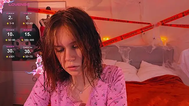 Snapshot of Mia_Luw chatting on October 22, 5:56 am Mia Luw online show from October 22, 5:56 am