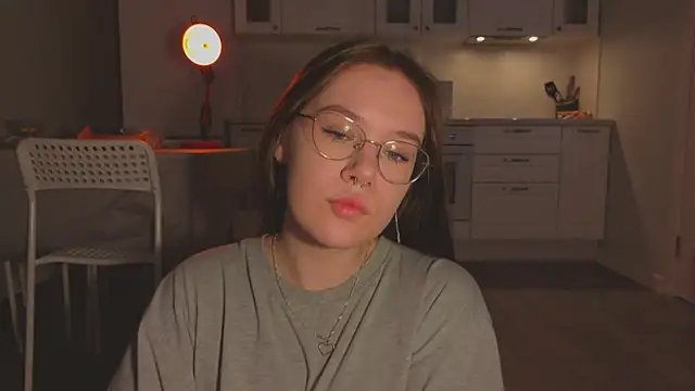 Mia Luw online show from March 31, 6:02 am