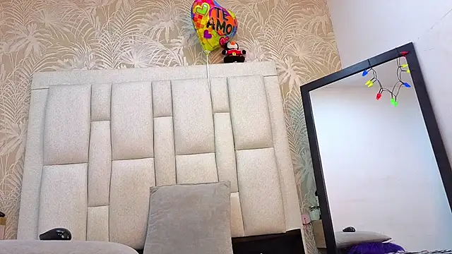 dafnnelewis online show from February 9, 11:23 am