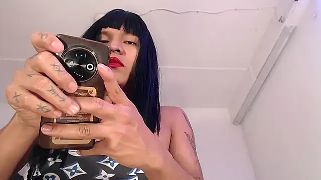 Snapshot of michellatinhot chatting on October 15, 4:31 pm michellatinhot online show from October 15, 4:31 pm